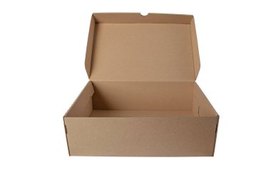 Kahverengi açık karton kutu beyaza izole edilmiş. Kapaklı Kraft karton dikdörtgen ambalaj kabı. Oyulmuş karton ayakkabı kutusu açıldı..
