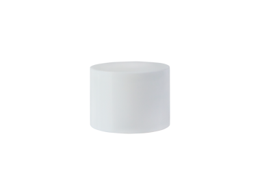 Minimalist beyaz silindirik podyum saydam png izole edildi. Ürün sergisi. Stüdyo tarzında cilt bakımını, güzelliği veya teknolojik öğeleri sergilemek için temiz ve modern platform ideali.