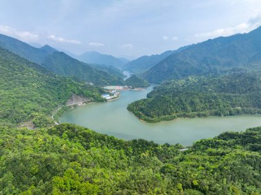 Yazın dağların manzarası