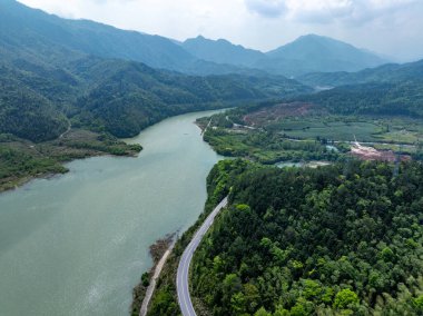 Yazın dağların manzarası
