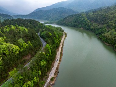 Yazın dağların manzarası