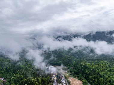 Yazın dağların manzarası