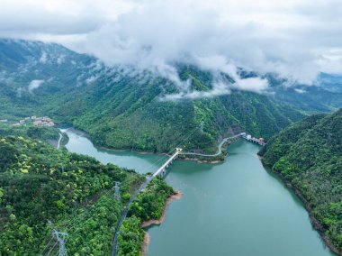 Yazın dağların manzarası