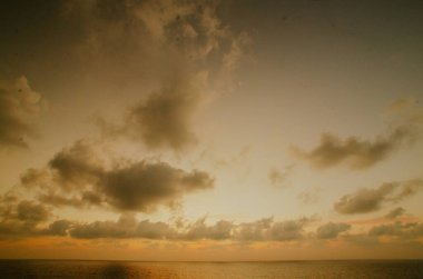 Sahilde gün batımı