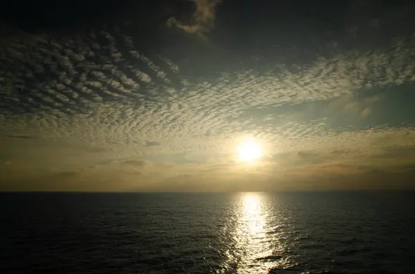 Denizde gün doğumu