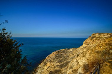 Algarve 'deki bir uçurumun güzel deniz manzarası