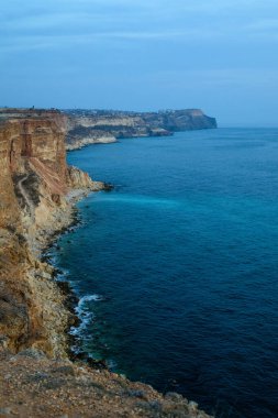 İsrail 'in kuzeyindeki Akdeniz kıyısının manzarası.