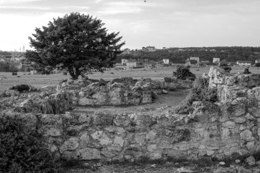 Merida, Extremadura, İspanya 'daki Roma tapınağının kalıntıları.