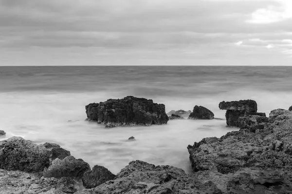 İsrail 'in kuzeyindeki Akdeniz kıyısında.