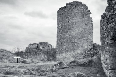 Şehrin şatosunun kalıntıları.