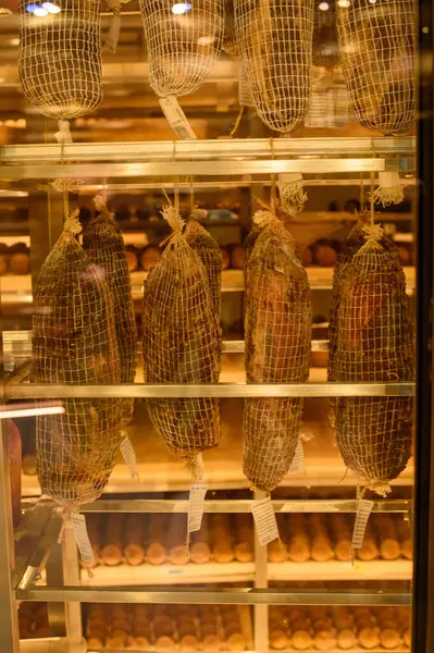 Fırında taze ekmek.