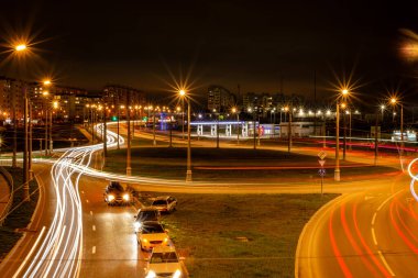 İsrail 'in en kalabalık eyaletinin başkentinin gece manzarası.