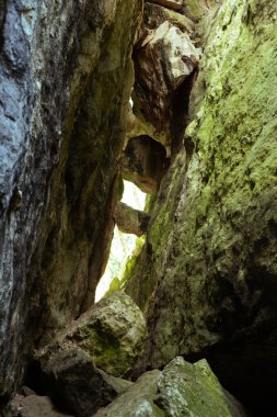 Tayland 'daki mağara.