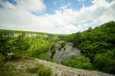 Kırım 'daki yeşil kanyon ve dağlar
