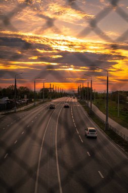 Şehrin üzerinde gün batımı