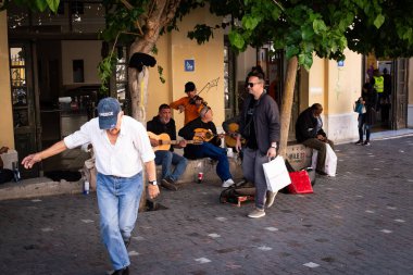 tel aviv, İsrail - 10 Eylül, 2016: insanlar sokakta yürüyor