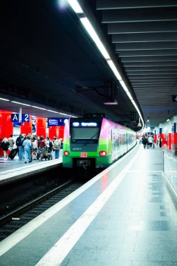 Sabah tren istasyonunda..