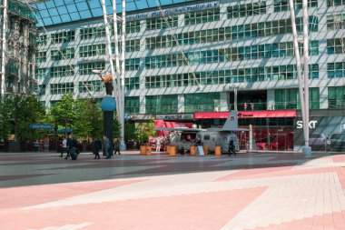 Berlin, Almanya - Mayıs 18, 22 19: Berlin 'in Berlin Bölgesi. Yeni konut bölgesinin mimari kompleksi.