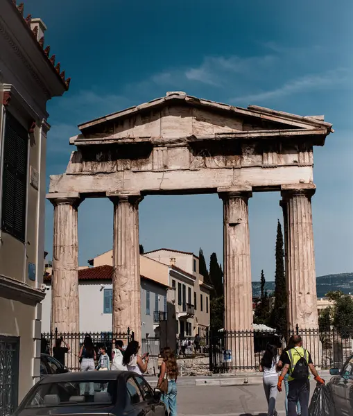 Atina akropolünde antik Roma tapınağı, Yunanistan.