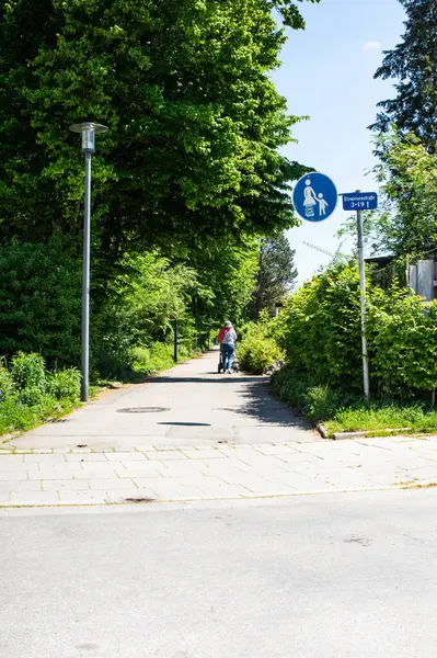 Barselona şehrinin sokak tabelası. İspanya.