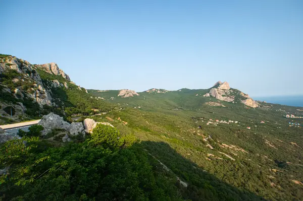 Yunanca Korfu adasının kıyısı.