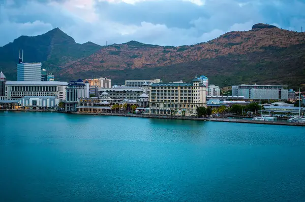 İsrail 'in kuzeyindeki Akdeniz şehrinin liman manzarası.