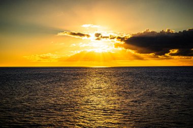 günbatımı üzerinde Karayip Denizi