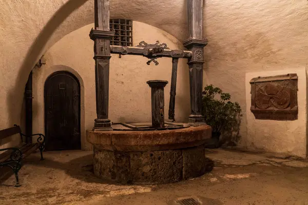 Gece Kalesi: Yüzyılların tarihinin ay ışığında fısıldadığı gece gökyüzüne hükmeden bir siluet