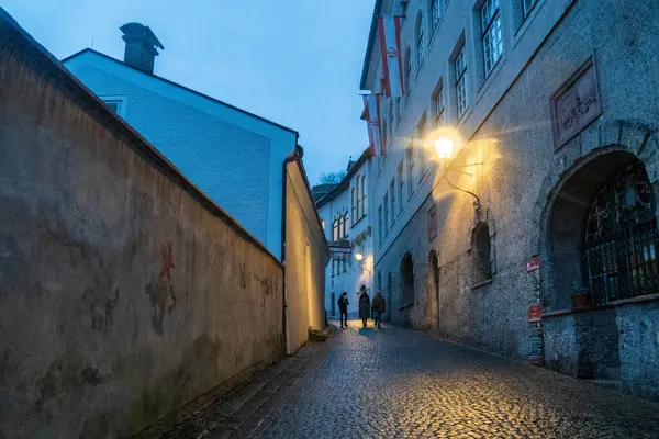 Gece Kalesi: Yüzyılların tarihinin ay ışığında fısıldadığı gece gökyüzüne hükmeden bir siluet