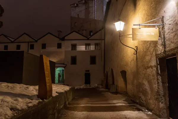 Gece Kalesi: Yüzyılların tarihinin ay ışığında fısıldadığı gece gökyüzüne hükmeden bir siluet