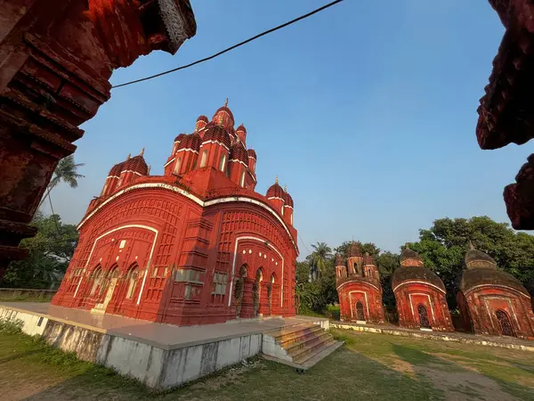 Mandalay 'daki kırmızı tuğla tapınak