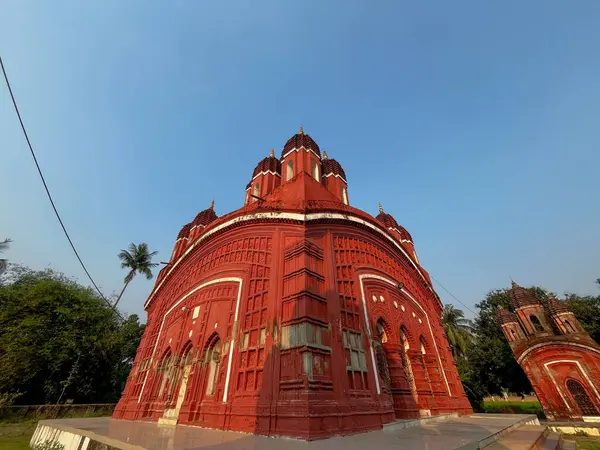 Kolkata şehrindeki kırmızı bina