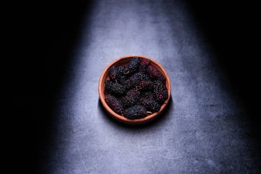 Blackberry meyvesi son derece lezzetli ve besleyicidir..