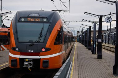 Tallinn İstasyonu 'ndaki Modern Trenler