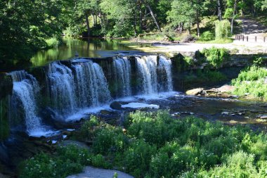 Bir Yaz Günü Estonya 'da Keila-Joa Şelalesi