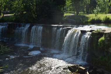 Estonya 'da bir Yaz Günü Şelalesi
