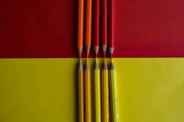 Renk Gradyanı: Kırmızıdan Sarıya