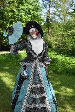 Yelpazeli Zarif Siyah ve Teal Karnaval Kostümü