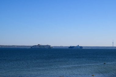 Tallinn yakınlarındaki Baltık Denizi 'nde feribot.