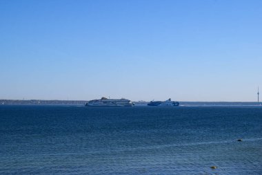 Tallinn yakınlarındaki Baltık Denizi 'nde feribot.