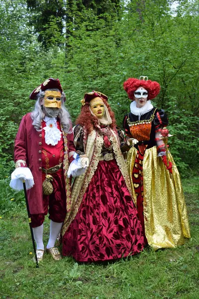 Üç Zarif Tarihi Karnaval Kostümü