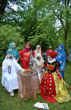 Karnaval Kostümlerinde Çeşitli Gruplar