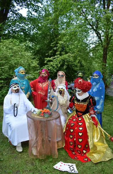 Karnaval Kostümlerinde Çeşitli Gruplar