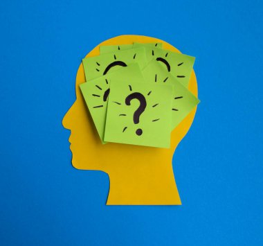 Zihin Mavi Arkaplanda Sorularla ve Fikirlerle Doludur