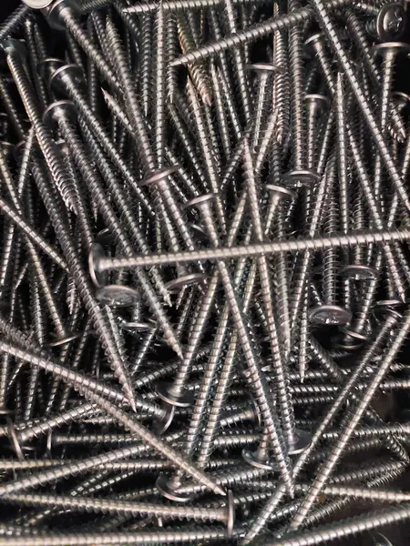 Dağınık Gümüş Metal Vidalar