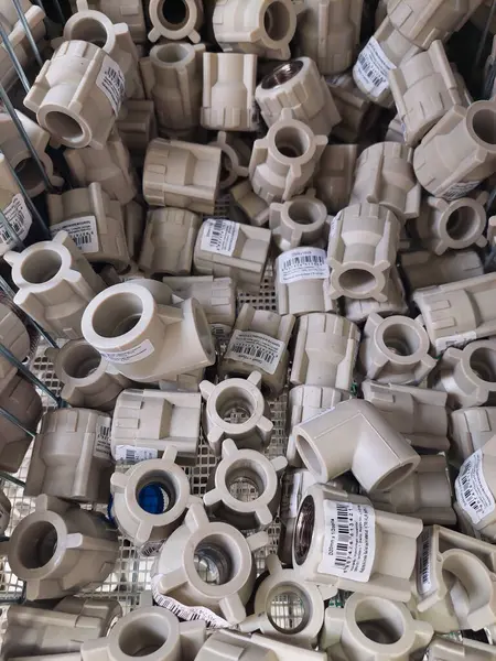 Bir Sepette Bej PVC Tesisat Tesisatı Koleksiyonu