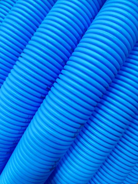 Büyük bir Mavi Çubuk Oluklu Borunun Yakın Çekimi