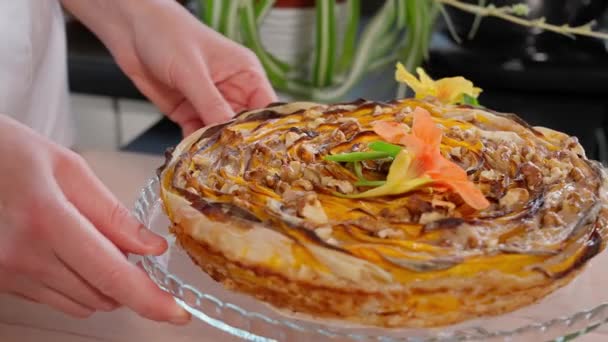 Demonstration Pumpkin Pie Phyllo Dough Beautiful Dish Decorated Fresh Flowers — Stock Video