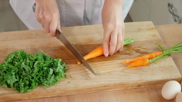 Woman Preparing Healthy Vegan Cauliflower Breakfast Woman Hand Cuts Young — Stock Video