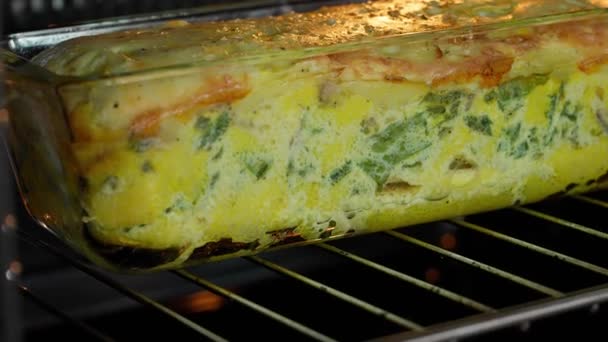 Vegetable Casserole Fritatta Glass Form Baked Oven Healthy Food Close — Stock Video